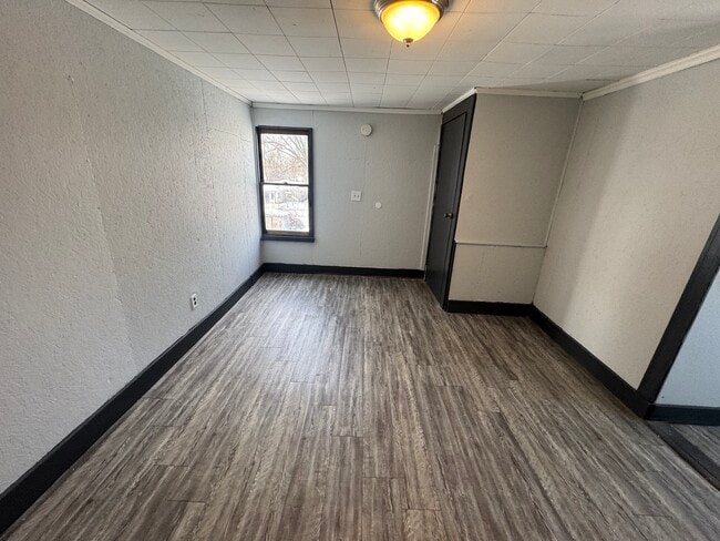 Building Photo - 610 Plum St