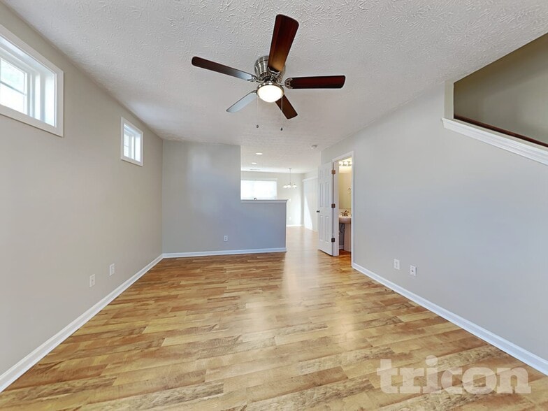 Building Photo - 250 Oak Grove Way