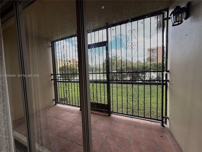 Building Photo - 9140 Fontainebleau Blvd