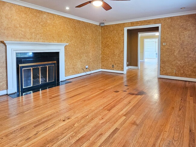 Building Photo - Knoxville 37919 - 4 Bedroom, 3 Bath Home -...