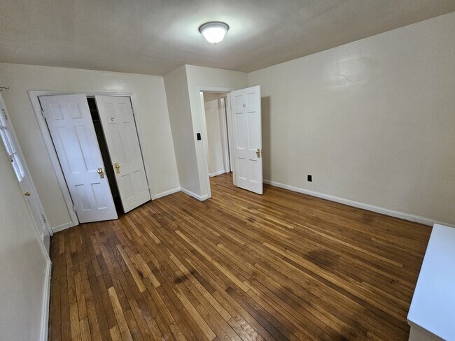 Building Photo - 3341 Hyde Park Ave