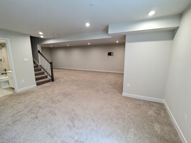 Building Photo - Stunning villa in the Harrison Terrace com...