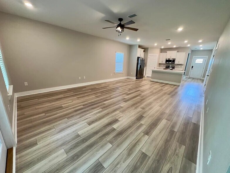 Building Photo - 3679 Applewood Dr