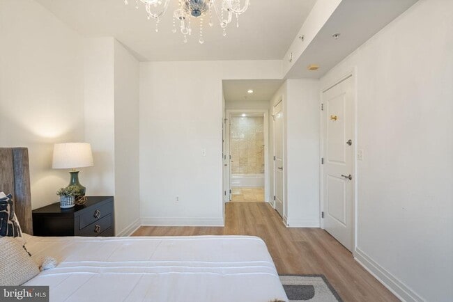 Building Photo - 8220 Crestwood Heights Dr