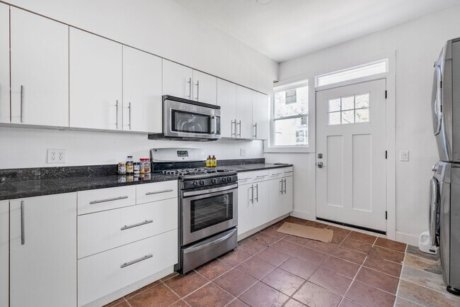 Building Photo - Stunning 4 BR/3 BA Single-Family Home in 1...