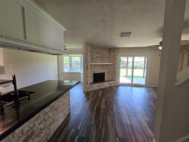 Building Photo - 9211 Kempwood Dr