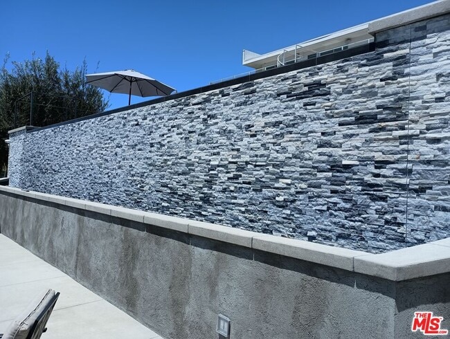 Building Photo - 5900 Winnetka Ave