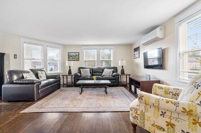 Building Photo - 181 Main St