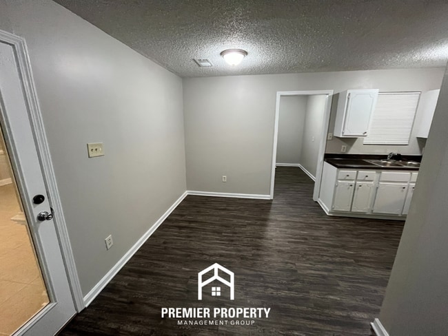 Building Photo - 5017 Penwood Cove