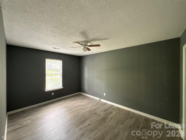 Building Photo - 11111 Meadow Bank Ln