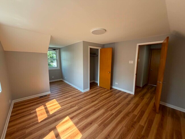 Building Photo - 9243 Lynwood Dr