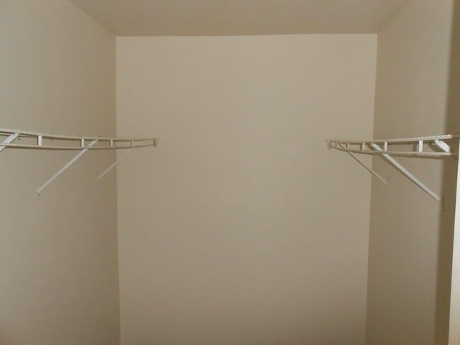 Building Photo - Spacious 2 Bedroom Condo in Gated Community near Eastern/Tropicana