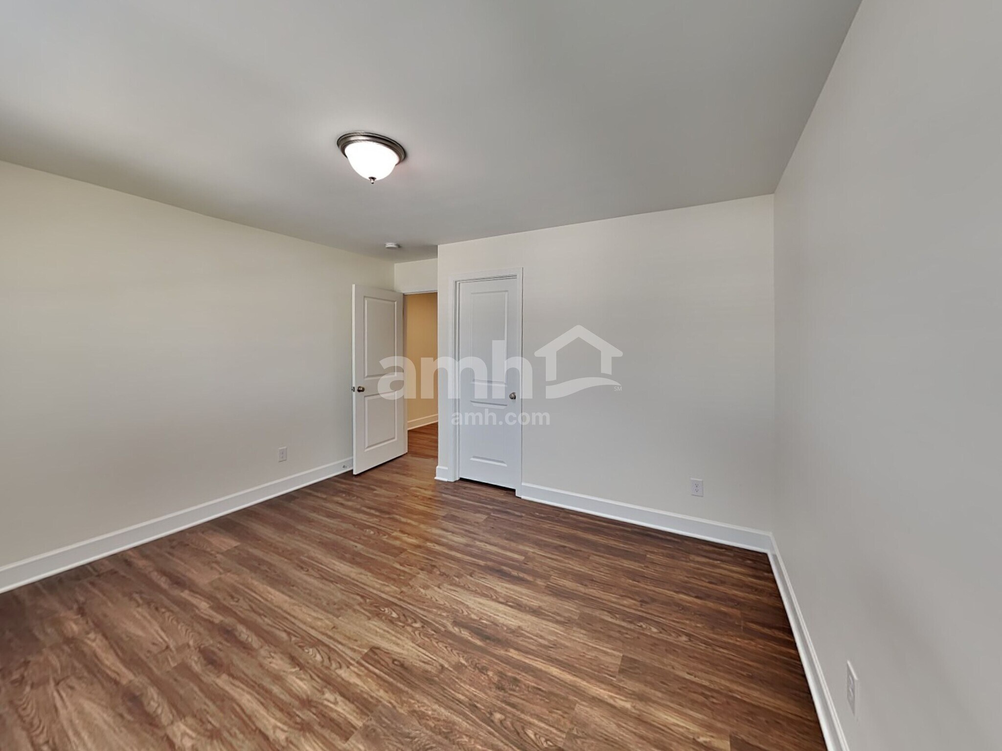 Building Photo - 3035 Esquire Dr