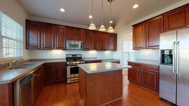 Building Photo - Beautiful 4 Bedroom Home in the vibrant city of Raleigh!