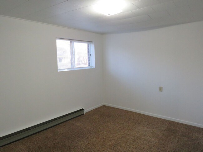 Building Photo - 144 Yellowstone Ave