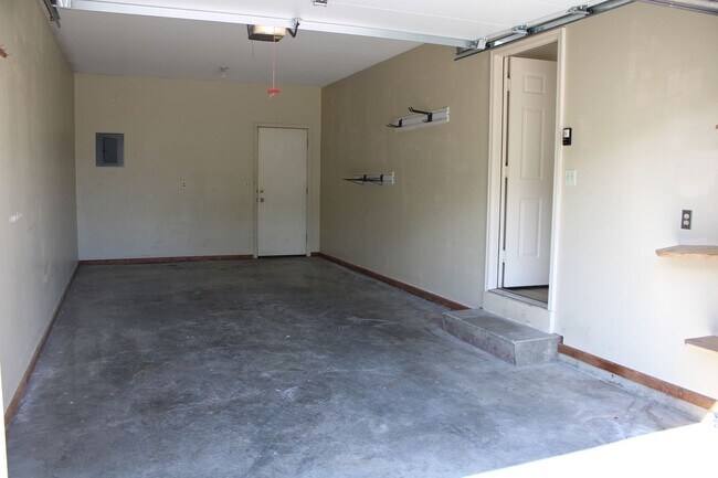 Building Photo - Full Unfinshed Basement