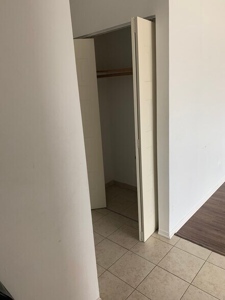 Building Photo - 187 Pickwick Dr