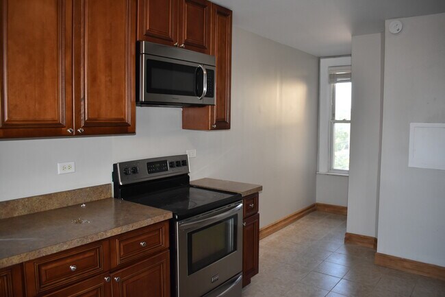 Building Photo - 144 Claremont Ave