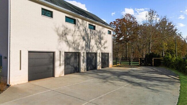 Building Photo - 2386 Trinity Church Rd