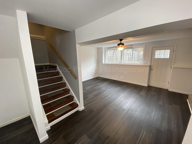Building Photo - 300 Cross Ridge Ct