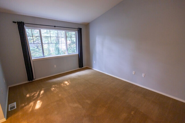 Master Bedroom - 17819 NE 96th Way