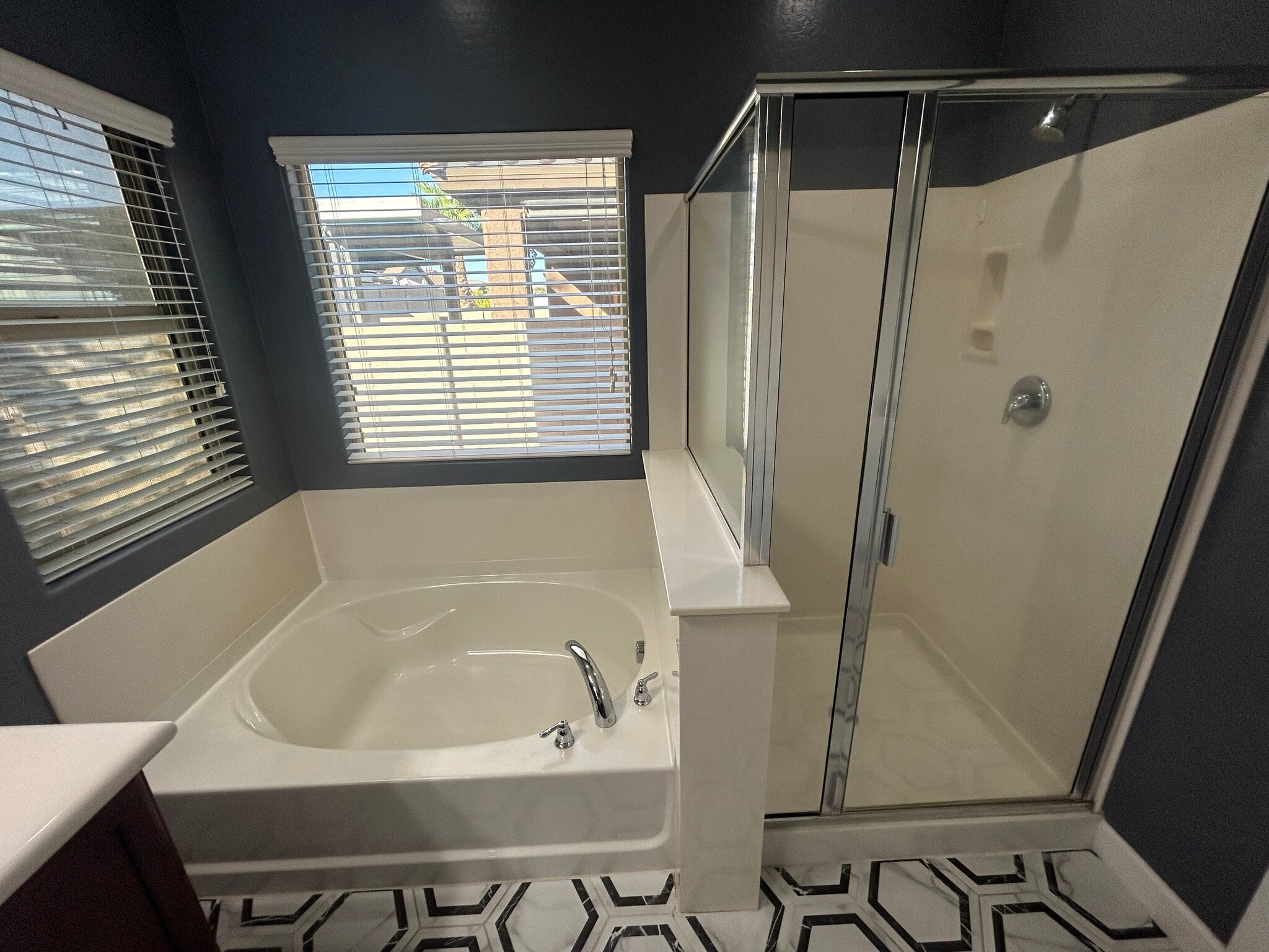 Building Photo - 10765 W Avenida del Rey