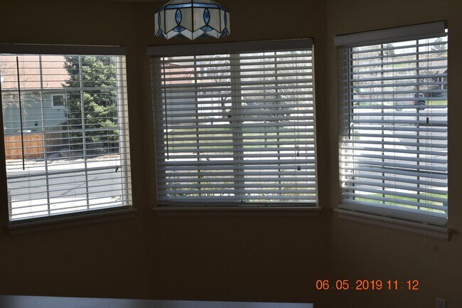 Building Photo - Large Parker Home 3 bed, 3 bath Nearly 2K ...