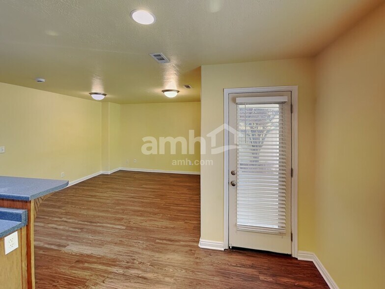 Building Photo - 841 Wilstead Dr