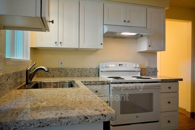 Building Photo - 1673 Dollar St