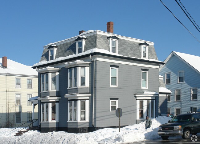 Building Photo - 350 Main St