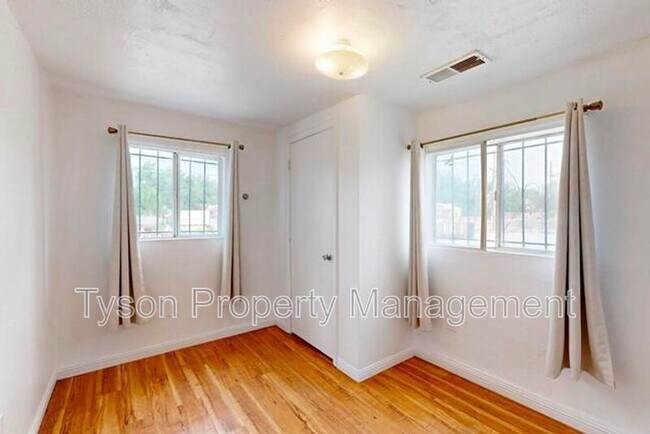 Building Photo - 1630 Griegos Rd NW