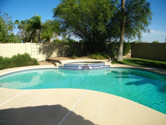 Building Photo - 10533 E Bella Vista Dr