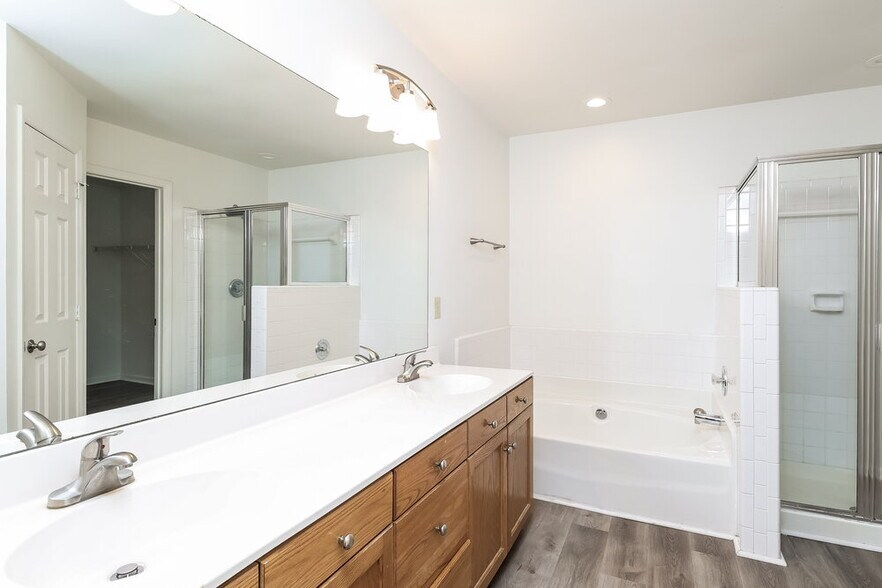 Building Photo - 707 Trailing Rock Dr