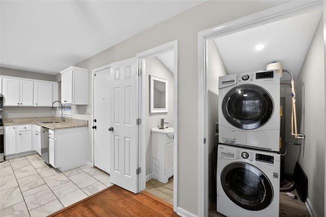 Building Photo - 1817 Goddard St SE