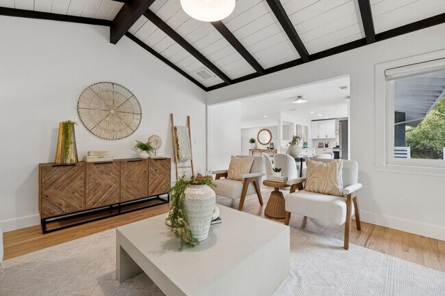 Building Photo - Updated Woodland Estates Home