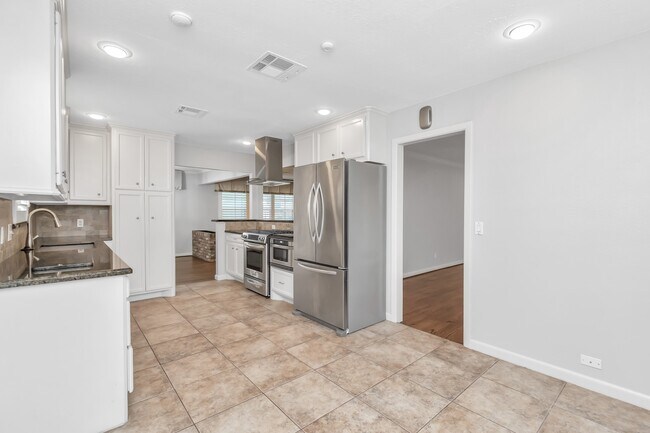 Building Photo - 4611 Merwin St