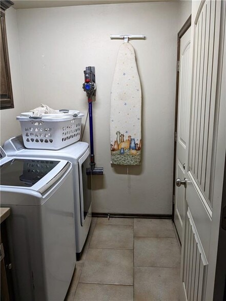 Building Photo - 2508 Black Oaks Cir