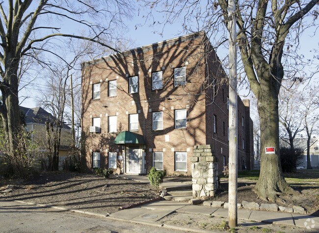 Primary Photo - Studios on Grand