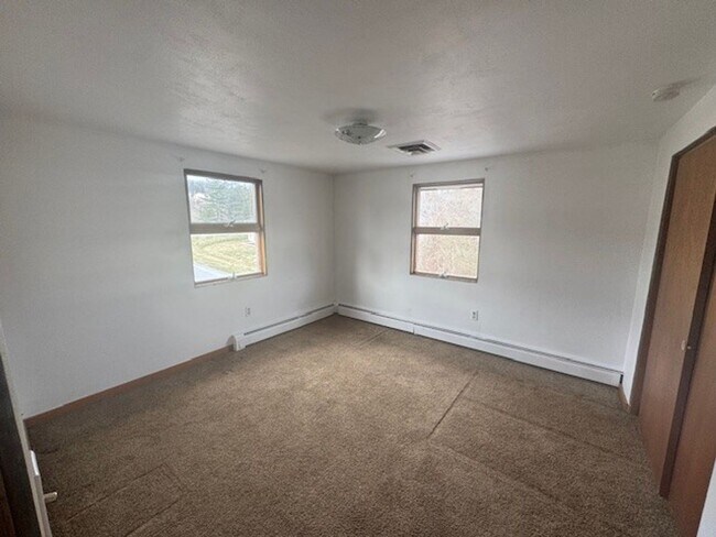 Building Photo - 2563 Gap View Rd