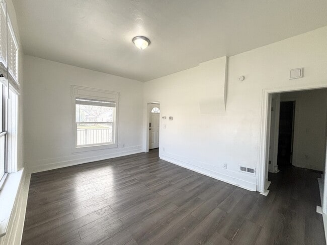 Building Photo - 379 E 800 S