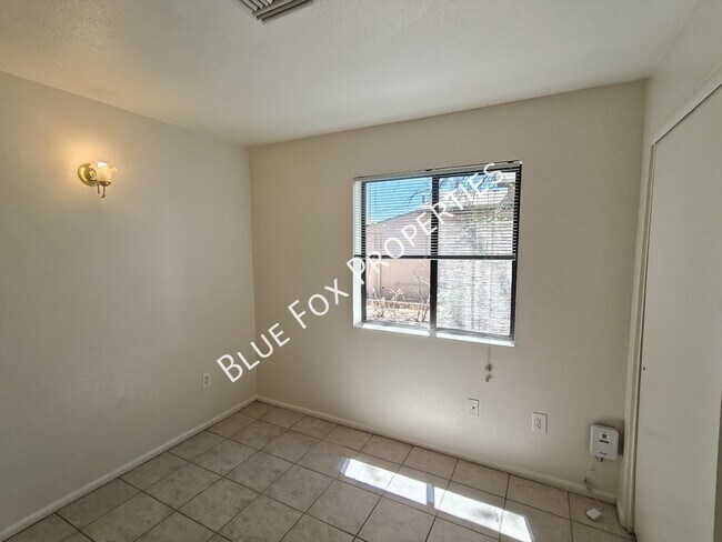 Building Photo - 3318 E Bellevue St