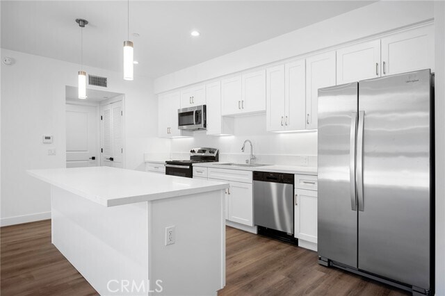 Building Photo - 10657 Moorpark St