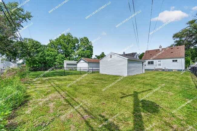 Building Photo - 24273 Lauren Ave