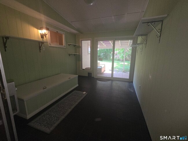Building Photo - 331 Campfield Ave