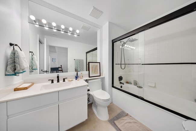 Building Photo - 4117 W Palm Aire Dr