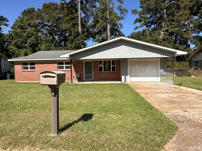 Primary Photo - 309 Ivy St