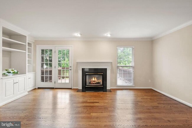 Building Photo - 917 Rolfe Pl