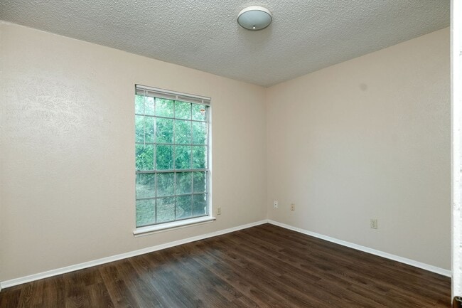 Building Photo - Awesome 3 Bedroom house in Anderson Mill with 2 Car Garage!