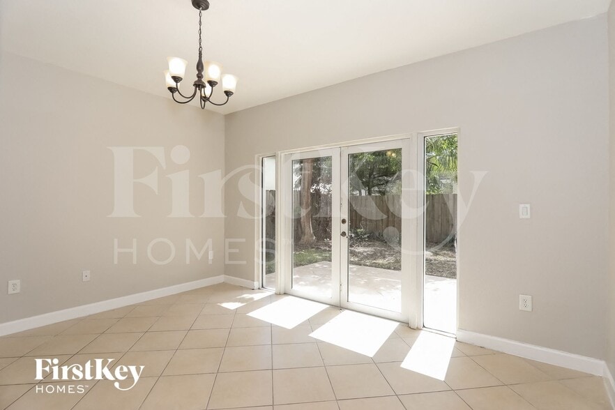 Building Photo - 3168 NE 4th St