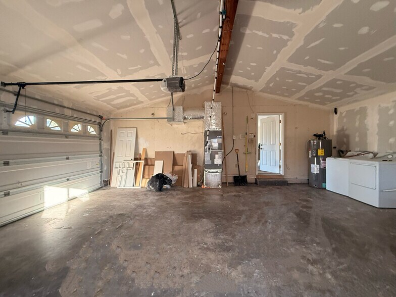 Building Photo - 9111 NE 73rd St